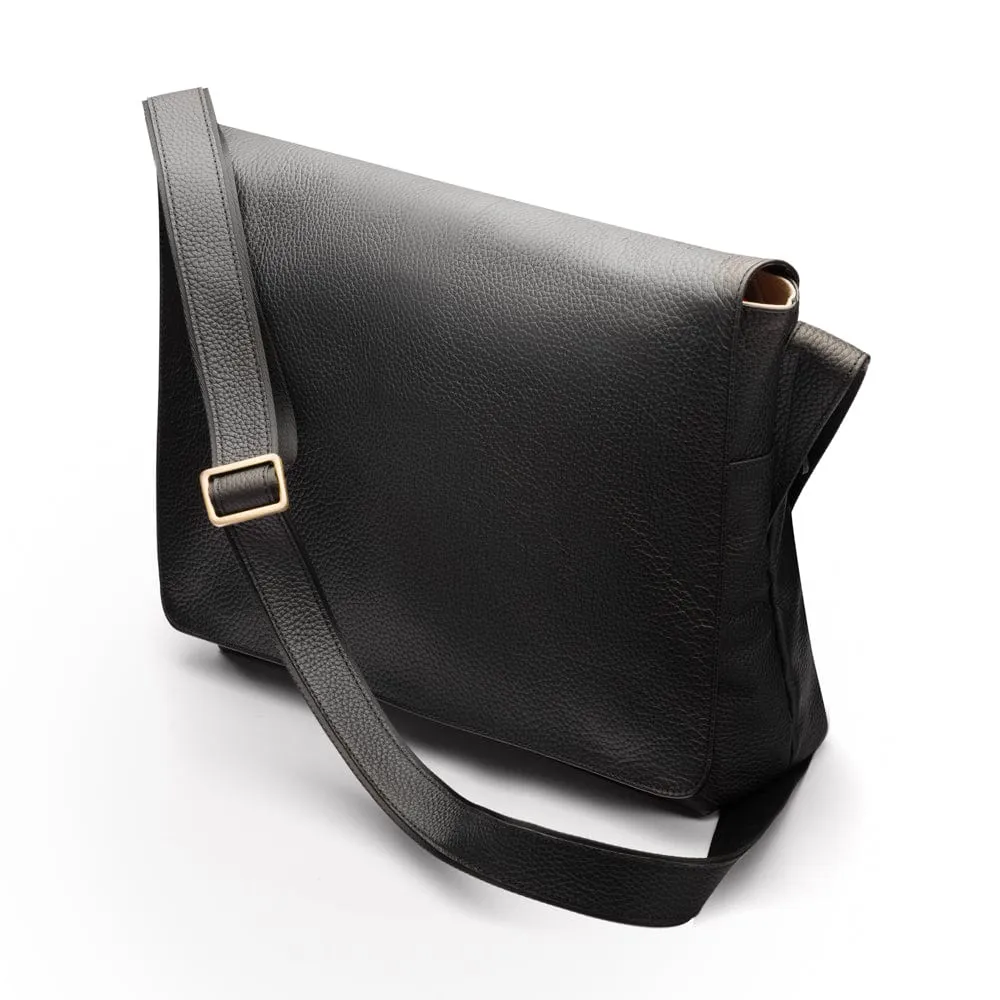 Classic Postman's Leather Messenger Bag - Black Pebble Grain